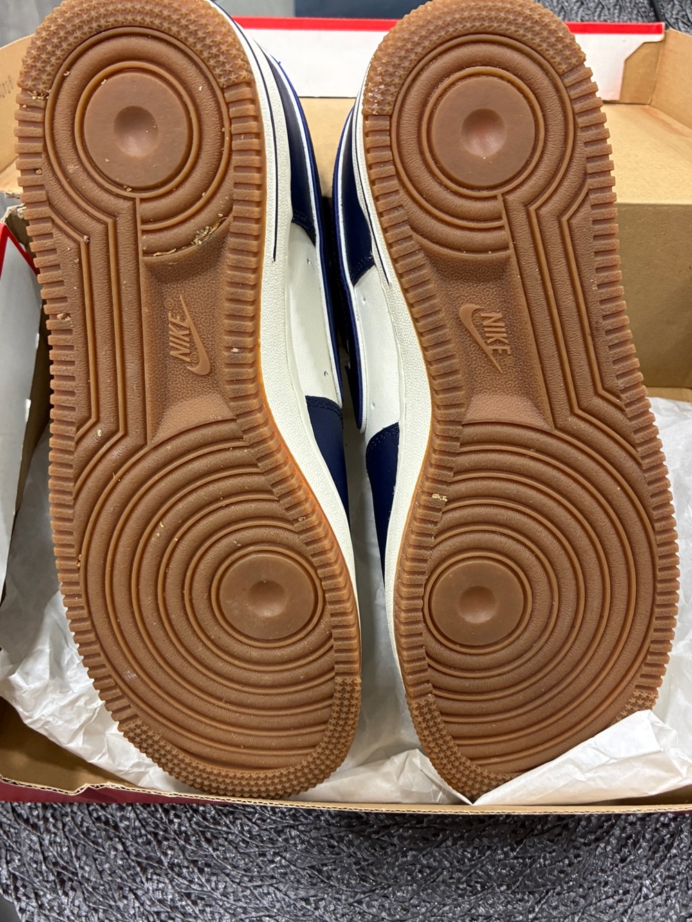 Nike Air Force 1 ‘07 White Navy Gum Sole Women’s 10 / Men’s 8.5 - Picture 4 of 5